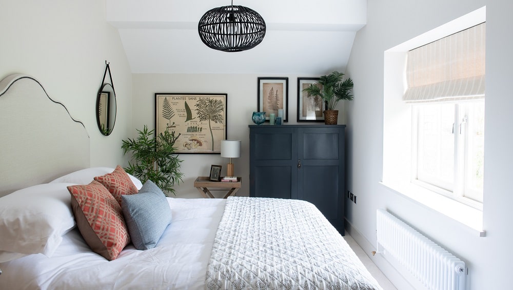 10 idei și sfaturi de amenajare a unui dormitor ingust pentru a maximiza spațiul