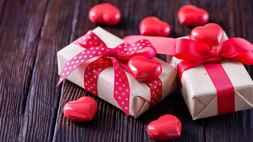 30 de idei de cadouri cu care să îi surprinzi pe cei dragi