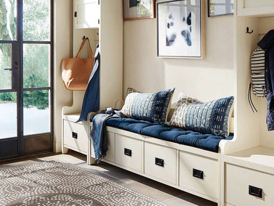 Eleganță și durabilitate în holul casei tale: Mobila din lemn masiv și mobila pentru intrarea în casă din PAL sau MDF